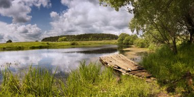 Nehirli yaz manzarası