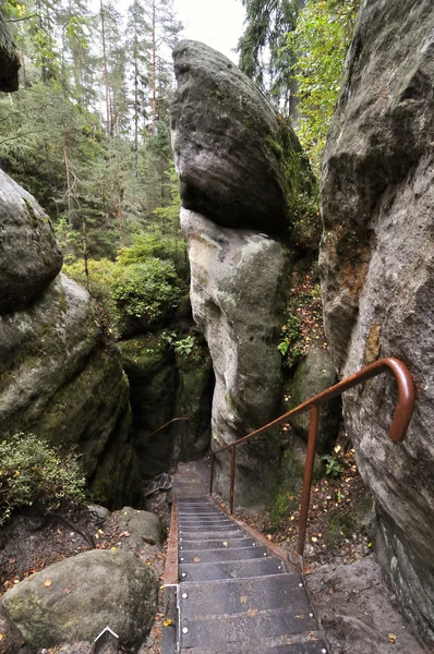 Roca y escaleras — Foto de Stock