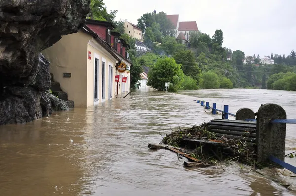 洪水泛滥的河流 — 图库照片