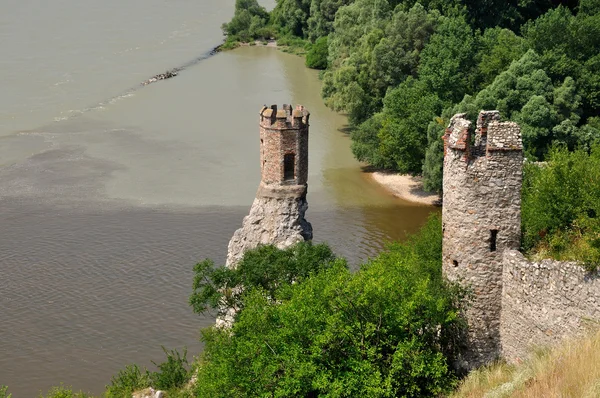 Ruïnes van het kasteel van devin — Stockfoto