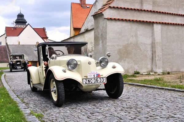 Eski model araba — Stok fotoğraf