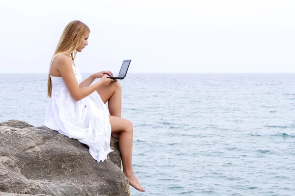 Working on a cliff — Stock Photo, Image