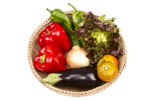 Verduras en una cesta — Foto de Stock