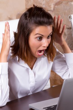 kadın çalışırken şaşırttı