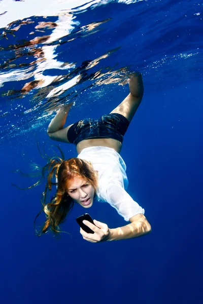 telefon su bağırıyor