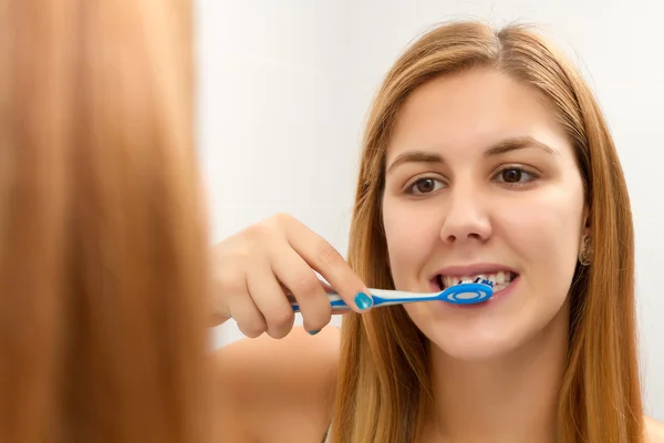 Near mirror and brushing teeth — Stock Photo, Image