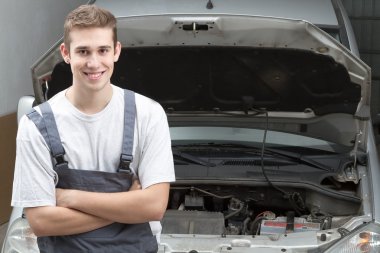 gülümseyen makinist