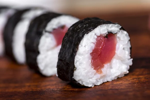 tuna roll