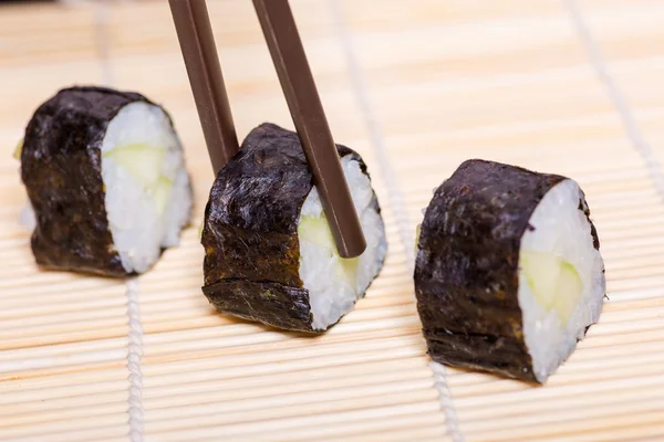 Суши поесть — стоковое фото