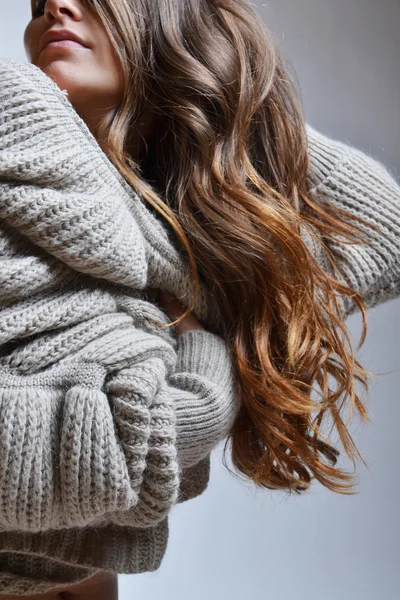 Foto de moda de mulher bonita em estúdio — Fotografia de Stock