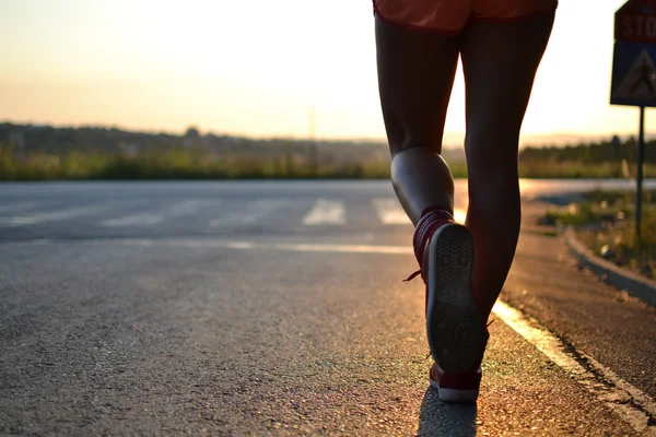 Young woman walking in the park , legs close up — Stock Photo, Image