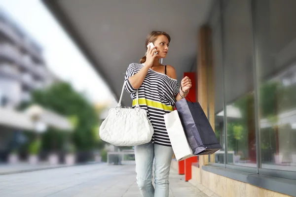 Beautiful young woman with shopping bags — Stock Photo, Image
