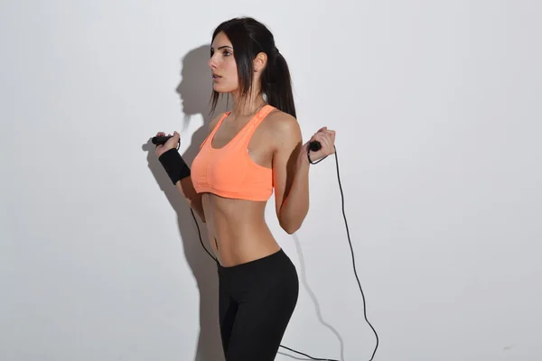 Beautiful fitness woman jumping rope — Stock Photo, Image