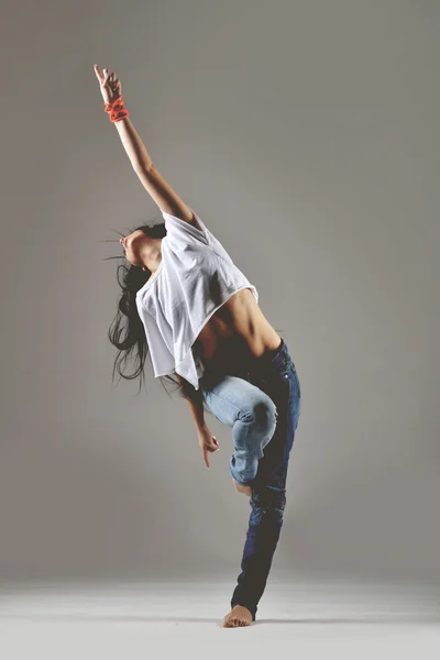 Krásná mladá tanečnice — Stock fotografie
