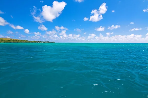 Beau paysage de l'océan azur — Photo