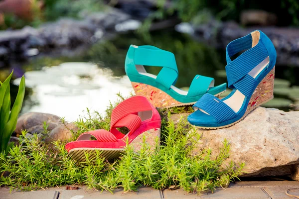 Sandálias italianas, sapatos de plataforma — Fotografia de Stock