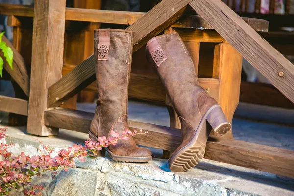 çimde kadınlar yalan süet çizmeler