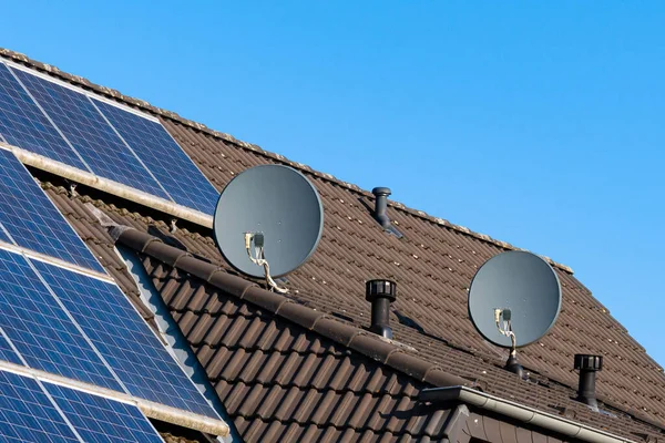 Two Satellite Dishes Roof Tiled House Solar Panels Roof Clear — Stock Photo, Image