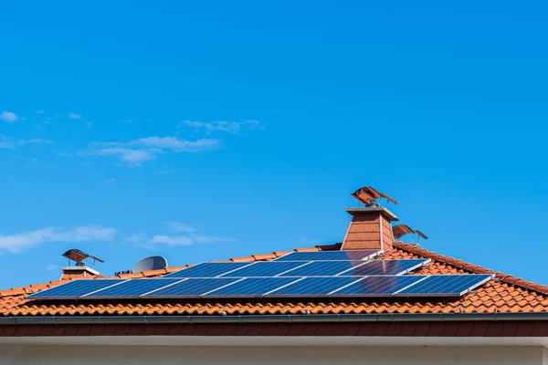 Tiled Roof House Solar Panels Smokestacks Satellite Dish Blue Sky — Stock Photo, Image