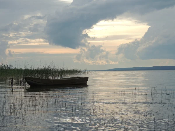 Bateau sur le lac — Photo