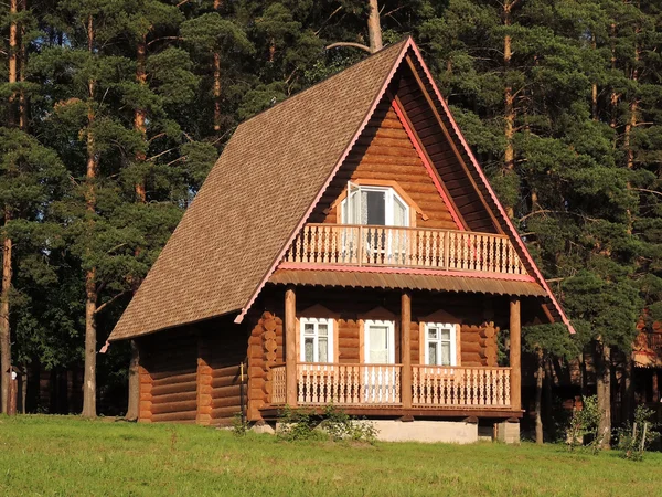 Houten huis — Stockfoto