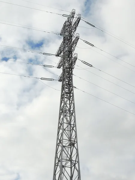 Ondersteuning voor hoog-voltage draden — Stockfoto