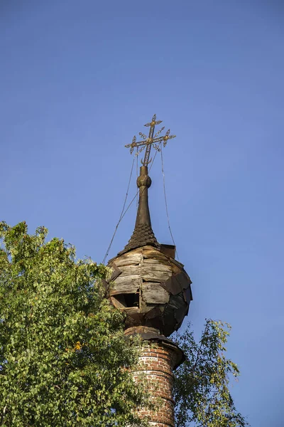 Cúpulas Uma Igreja Abandonada Com Cruzes Igreja Aldeia Nikola Torzhok — Fotografia de Stock