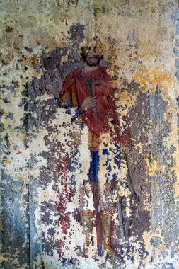 Rusya 'nın Kostroma ilindeki Nikolo-Torzhok köyünün kilisesi olan terk edilmiş bir Ortodoks kilisesinin duvarlarını boyamak. İnşaat yılı 1808. Şu anda tapınak terk edilmiş durumda..