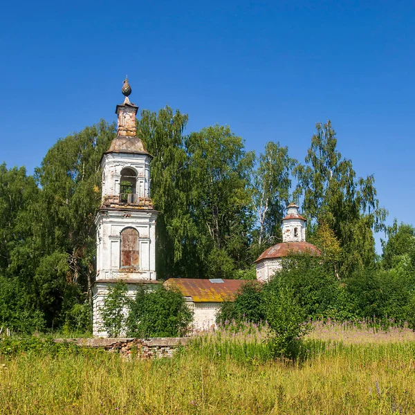 Övergiven Ortodox Kyrka Skogen Kyrkan Byn Sobolevo Kostroma Provinsen Ryssland — Stockfoto