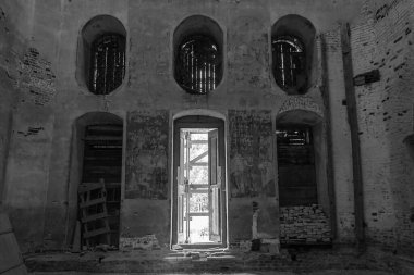 Eski Ortodoks kilisesi, Rusya 'nın Kostroma ilindeki Pokrovskoye köyünün kilisesi. İnşaat yılı 1800. Şu anda tapınak restore ediliyor..