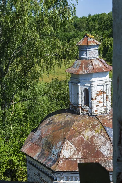 Uma Igreja Ortodoxa Abandonada Floresta Igreja Aldeia Sobolevo Província Kostroma — Fotografia de Stock