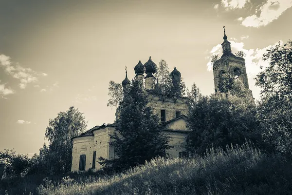 Μια Εγκαταλελειμμένη Ορθόδοξη Εκκλησία Εκκλησία Του Χωριού Nikolo Torzhok Επαρχία — Φωτογραφία Αρχείου