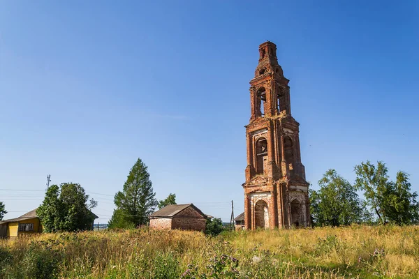Stará Opuštěná Zvonice Chrám Vesnice Golovinskoye Provincie Kostroma Rusko Píše — Stock fotografie