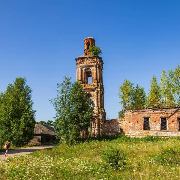 Övergivna Ortodoxa Klocktornet Kyrkan Byn Luzhki Kostroma Provinsen Ryssland Byggåret — Stockfoto