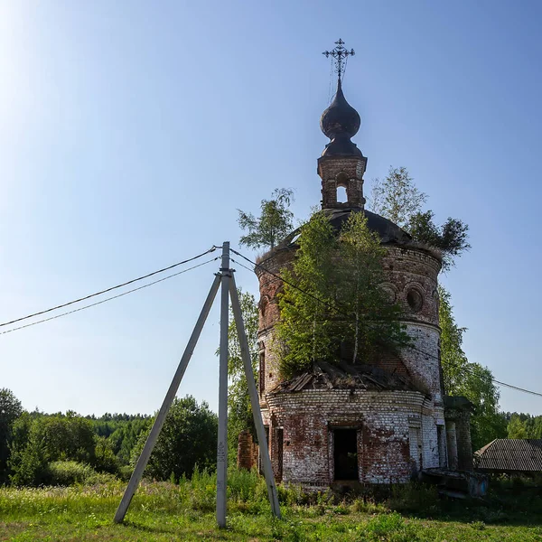 Una Iglesia Ortodoxa Abandonada Templo Del Pueblo Luzhki Provincia Kostroma — Foto de Stock