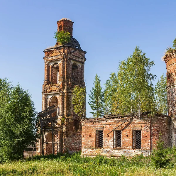 Övergivna Ortodoxa Klocktornet Kyrkan Byn Luzhki Kostroma Provinsen Ryssland Byggåret — Stockfoto