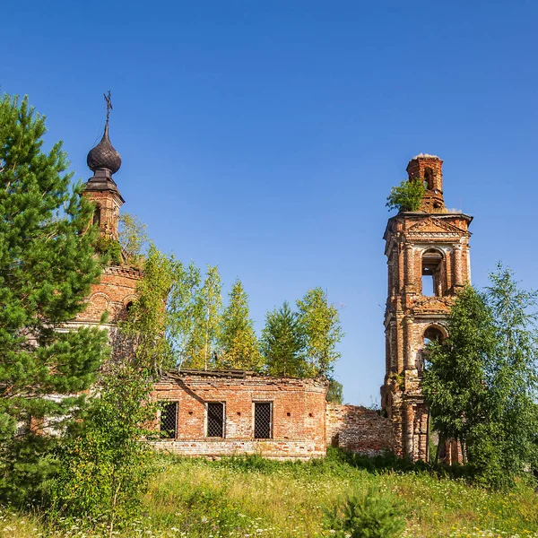 Övergiven Ortodox Kyrka Templet Byn Luzhki Kostromaprovinsen Ryssland Byggåret 1840 — Stockfoto