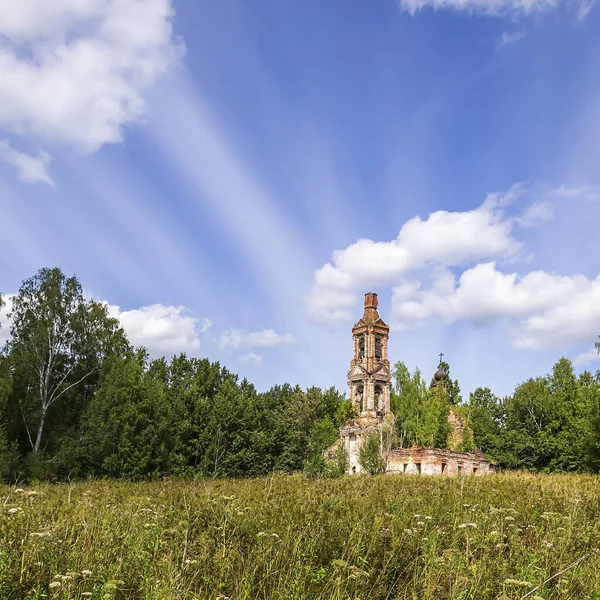 Övergivna Ortodoxa Kyrkliga Landskap Pokrovskaja Kyrka Brev River Kostroma Provinsen — Stockfoto