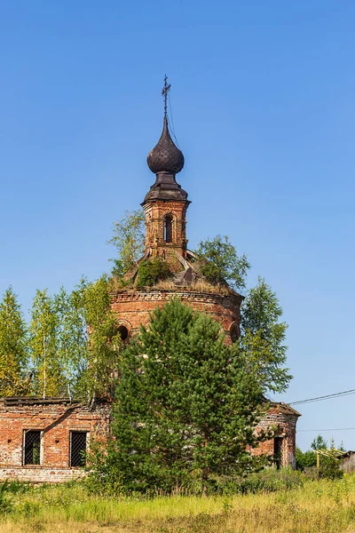 Uma Igreja Ortodoxa Abandonada Templo Aldeia Luzhki Província Kostroma Rússia — Fotografia de Stock