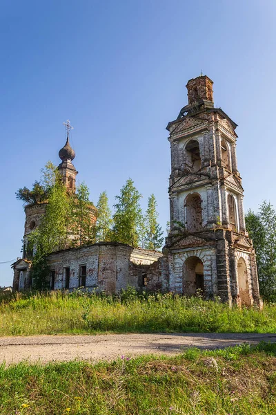 Övergiven Ortodox Kyrka Templet Byn Luzhki Kostromaprovinsen Ryssland Byggåret 1840 — Stockfoto