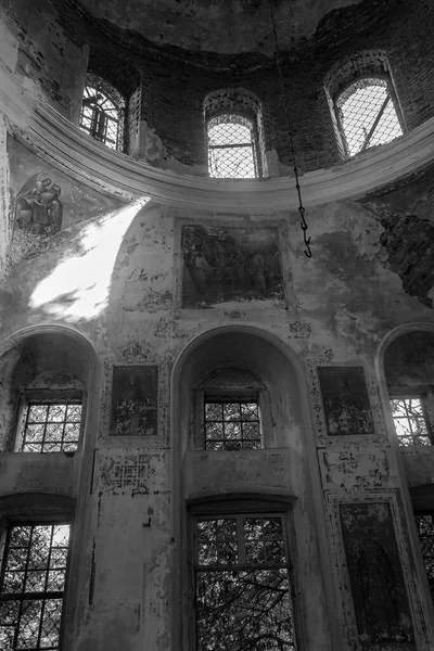 Interior Una Iglesia Ortodoxa Abandonada Templo Del Pueblo Pavlovskoye Provincia —  Fotos de Stock