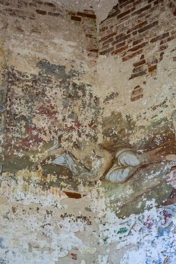Terk edilmiş bir kilisenin duvarlarında freskler, Rusya 'nın Kostroma eyaletindeki Letter River' daki Pokrovskaya Kilisesi. İnşaat yılı 1792. Şu anda tapınak terk edilmiş durumda..