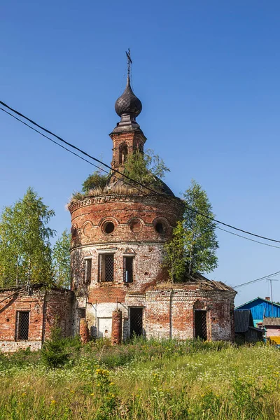 Uma Igreja Ortodoxa Abandonada Templo Aldeia Luzhki Província Kostroma Rússia — Fotografia de Stock
