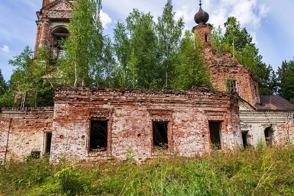 Opuštěný Ortodoxní Kostel Pokrovskaya Kostel Řece Letter Kostroma Provincie Rusko — Stock fotografie