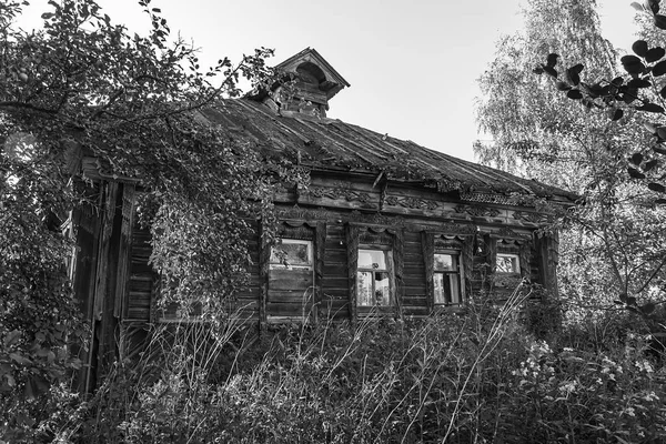 Uma Antiga Casa Aldeia Abandonada Campo — Fotografia de Stock