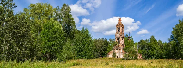 Abandonado Paisaje Iglesia Ortodoxa Iglesia Pokrovskaya Río Carta Provincia Kostroma —  Fotos de Stock