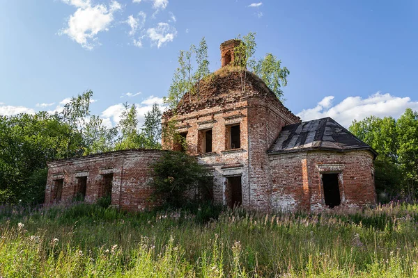 버려진 정교회 러시아의 코스트로마 주보로다 마을의 연도는 1819 입니다 사원은 — 스톡 사진