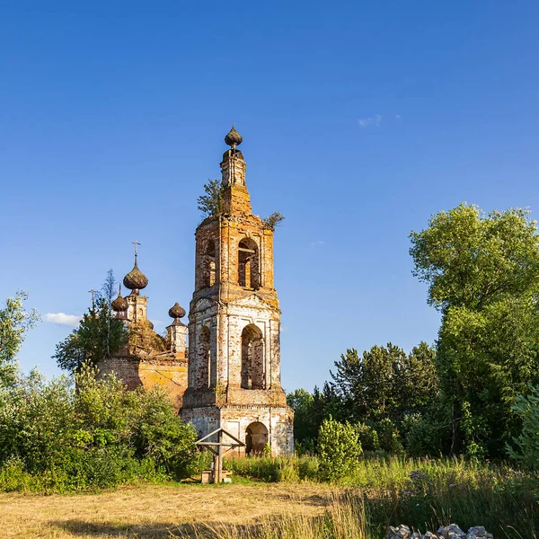 Iglesia Ortodoxa Abandonada Iglesia Del Pueblo Spasskoye Provincia Kostroma Rusia — Foto de Stock