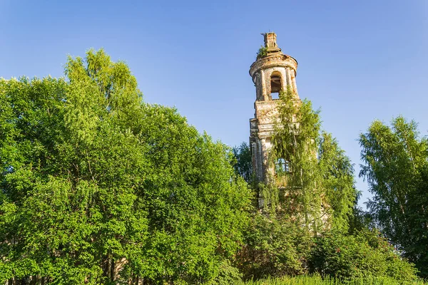 Övergivna Ortodoxa Kyrkliga Landskap Kyrkan Byn Pavlovskoye Kostroma Provinsen Ryssland — Stockfoto