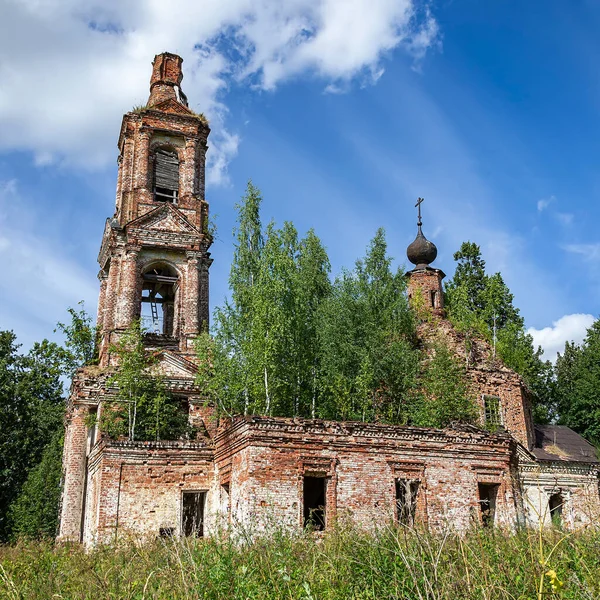 Opuštěný Ortodoxní Kostel Pokrovskaya Kostel Řece Letter Kostroma Provincie Rusko — Stock fotografie